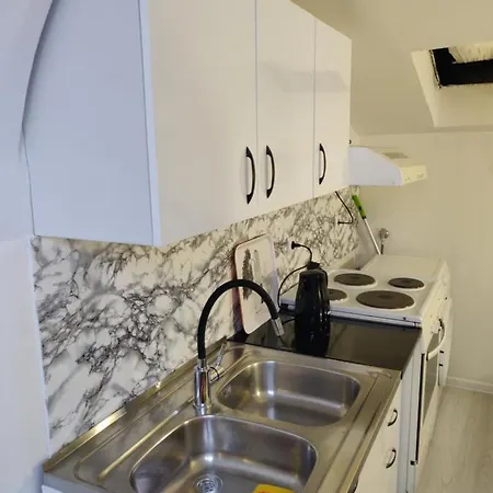 Stan Na Dan Kolobara Apartment